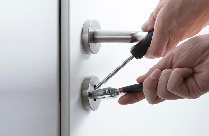 How Emergency Locksmith Services Can Help You During a Lockout